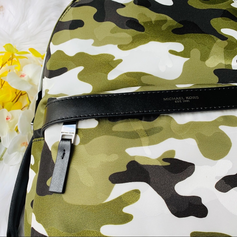 MICHAEL KORS KENT CAMO OLIVE GREEN BACKPACK NYLON - Picture 4 of 8